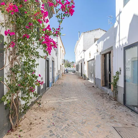 Casa Largo, Town Centre