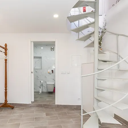 Casa Largo, Town Centre