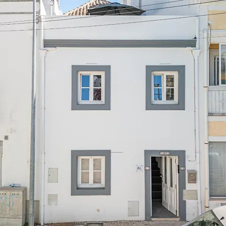 Casa Largo, Town Centre *