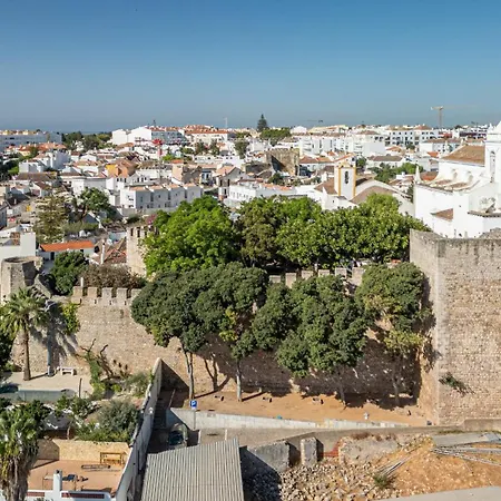 Casa Largo, Town Centre *