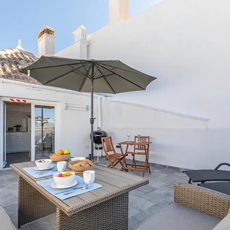 Casa Largo, Town Centre